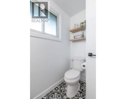 21 Thornhill CRESCENT - 17