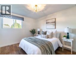 21 Thornhill CRESCENT - 18