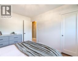 21 Thornhill CRESCENT - 19