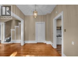 310, 312, 318 Wellington STREET West - 18