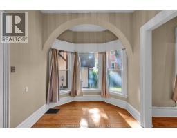 310, 312, 318 Wellington STREET West - 19