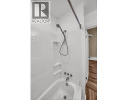 310, 312, 318 Wellington STREET West - 24