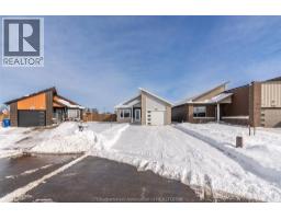 54 Moonstone CRESCENT - 2