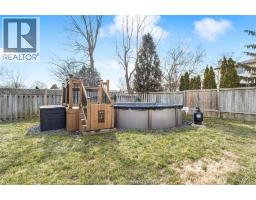 44 ROSSINI CRESCENT - 32