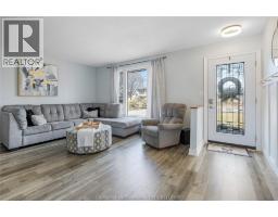 44 ROSSINI CRESCENT - 6