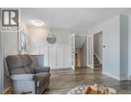 44 ROSSINI CRESCENT - 8