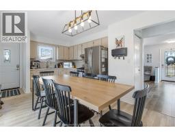 44 ROSSINI CRESCENT - 9