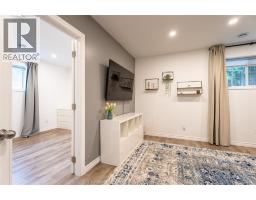 30 St Michael AVENUE - 33