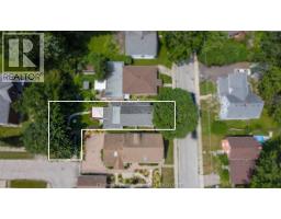 206 Adelaide STREET South - 33