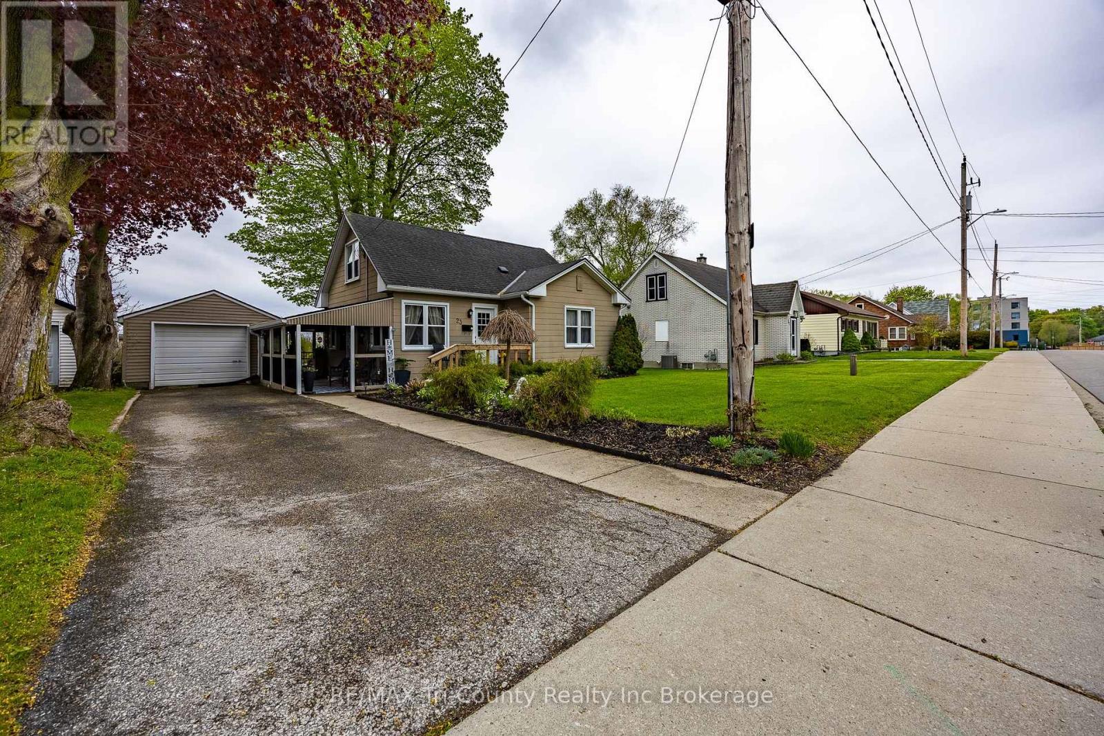 23 PINE STREET, Tillsonburg