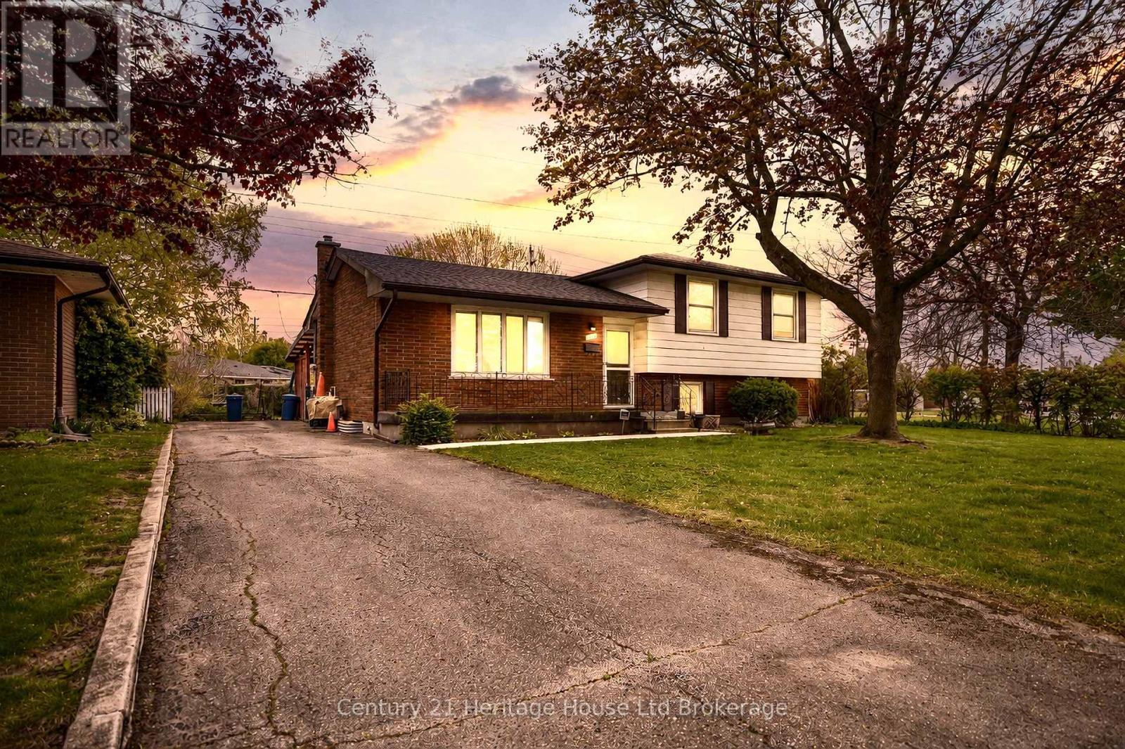 1152 SORREL STREET, London East (East D)