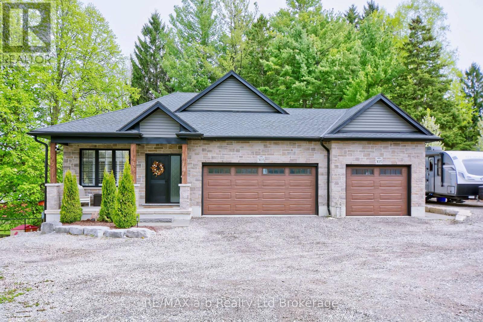 305 ROBINSON STREET, Woodstock (Woodstock - South)