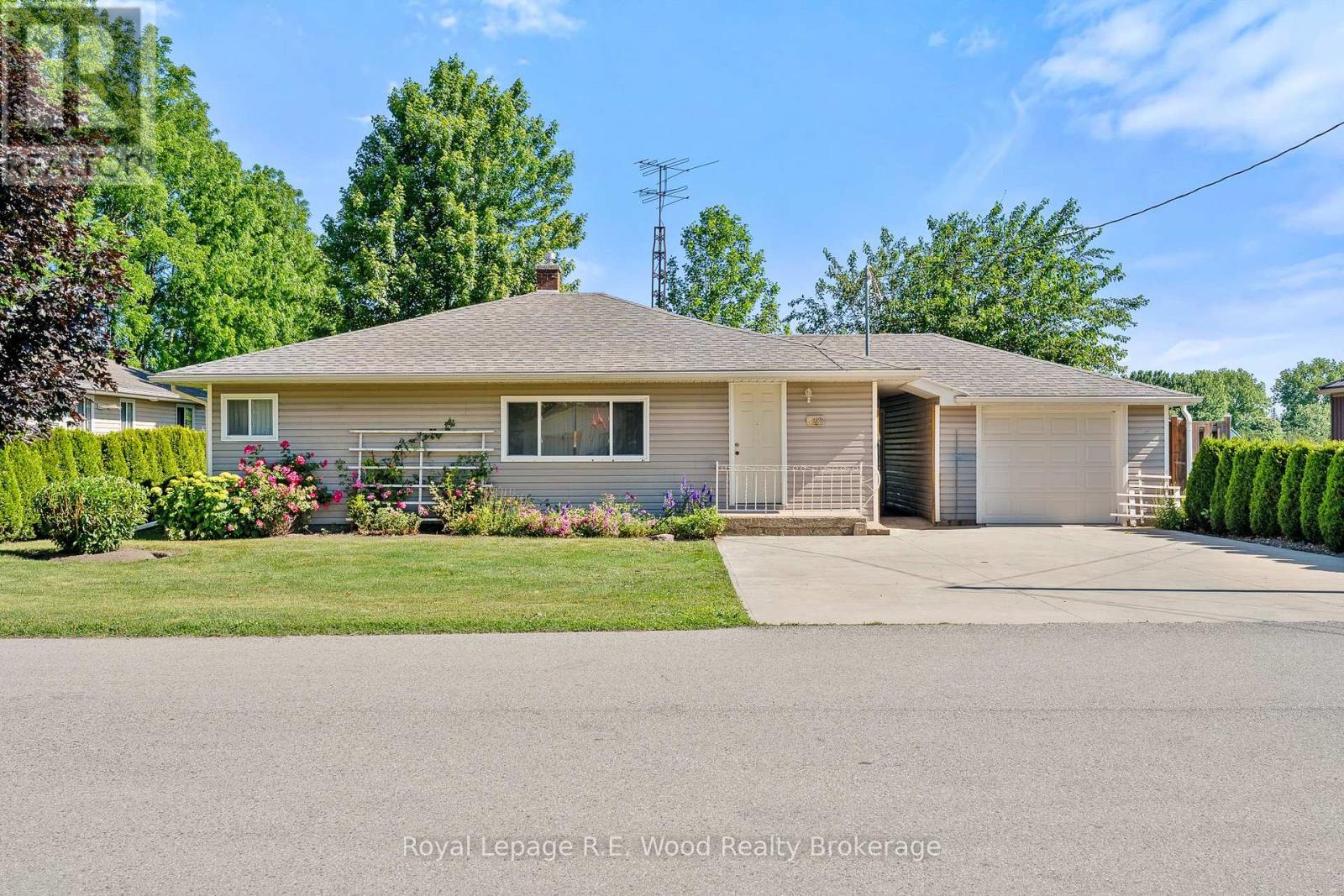 286 WALNUT STREET, Chatham-Kent (Dresden)