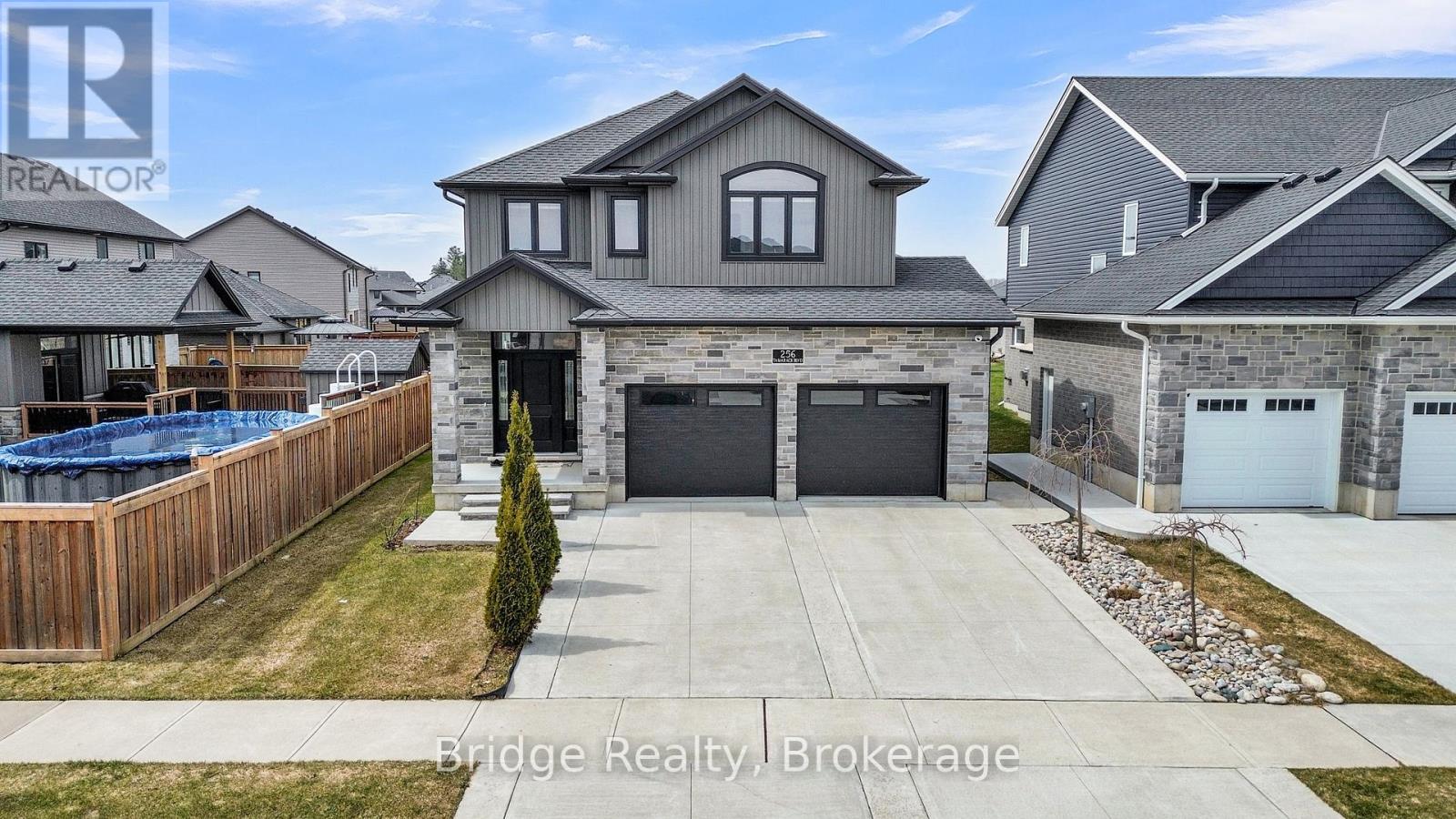 256 TAMARACK BOULEVARD, Woodstock (Woodstock - North)