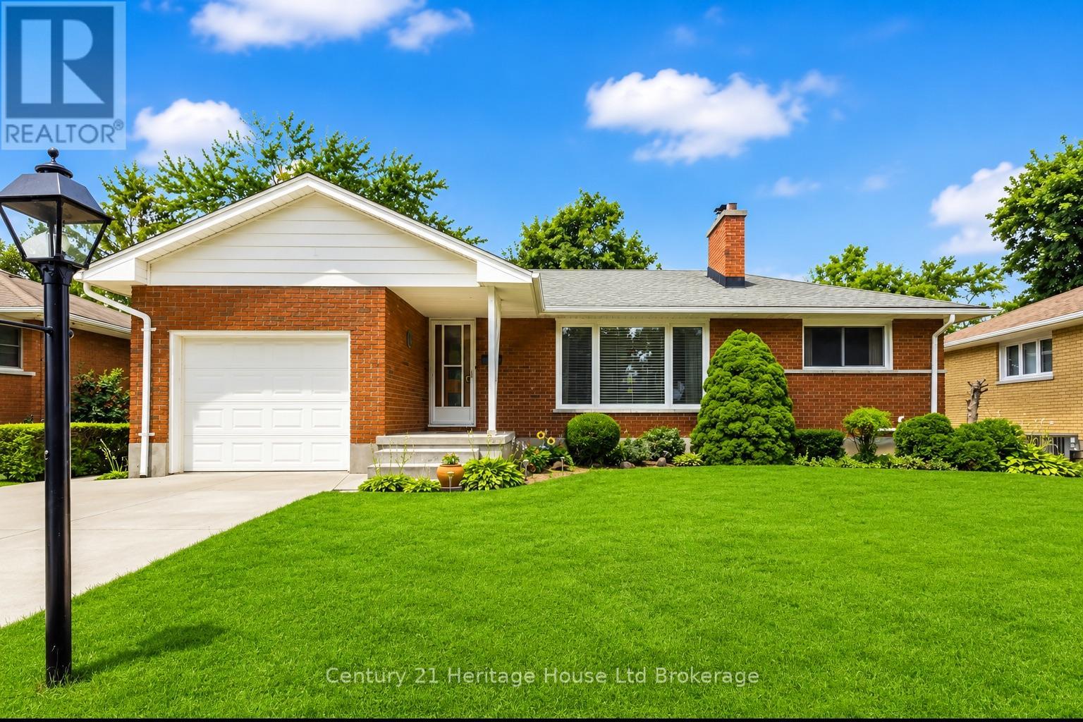 26 DEVERON CRESCENT, London South (South T)