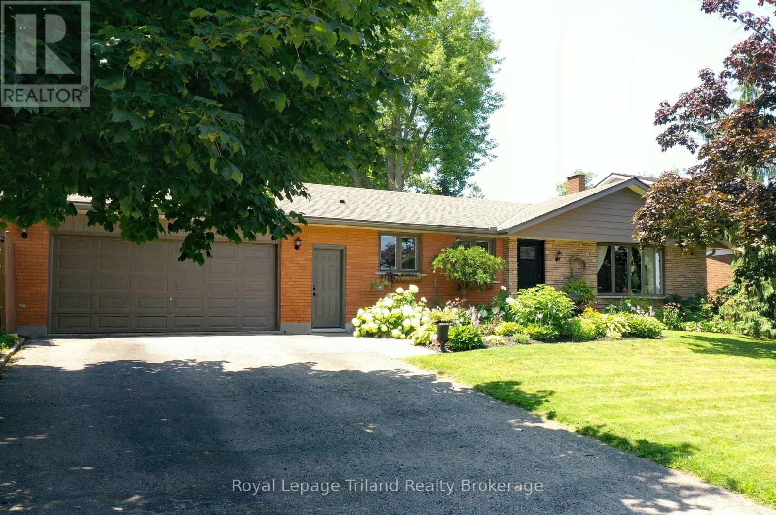 694 GLADSTONE DRIVE, Woodstock (Woodstock - North)