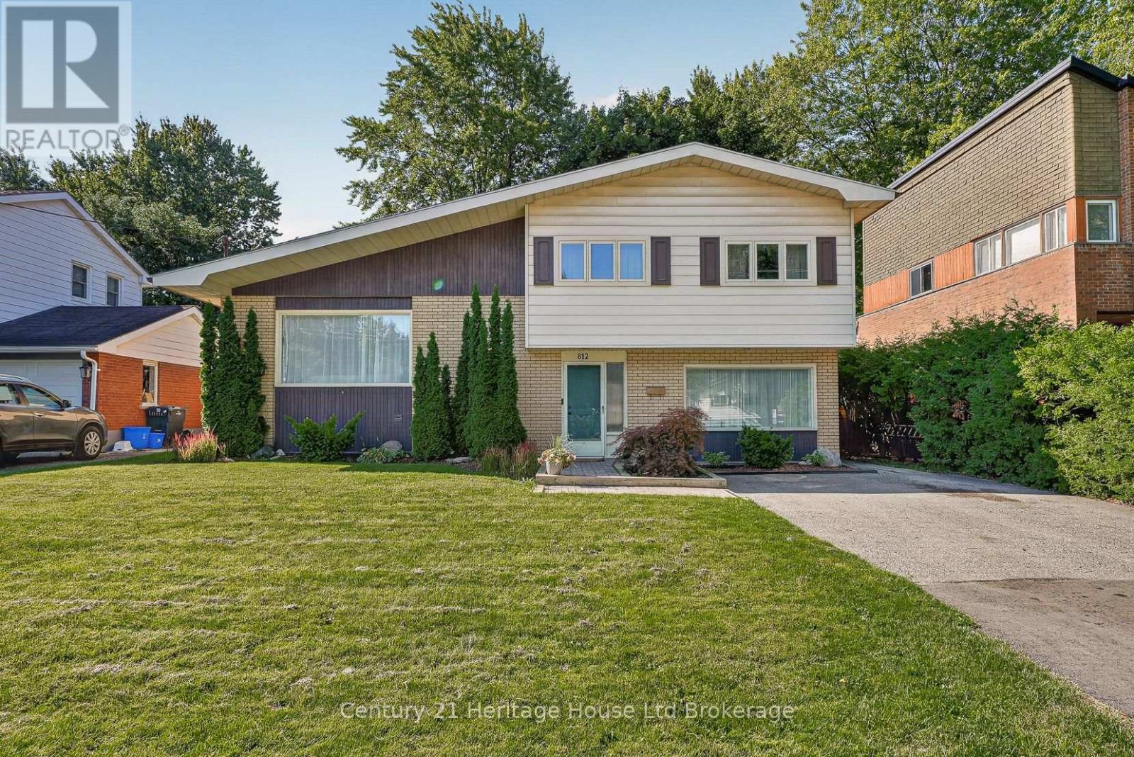 812 HUGHSON STREET, Woodstock (Woodstock - North)