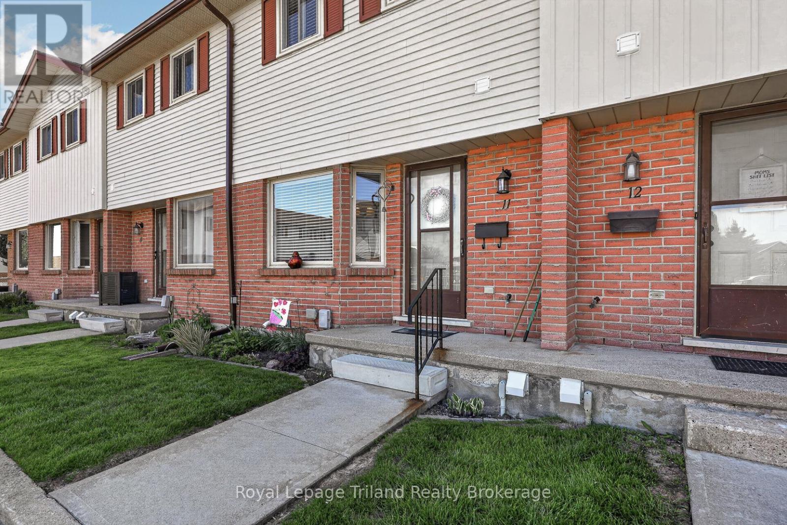 11 - 1135 NELLIS STREET, Woodstock (Woodstock - North)