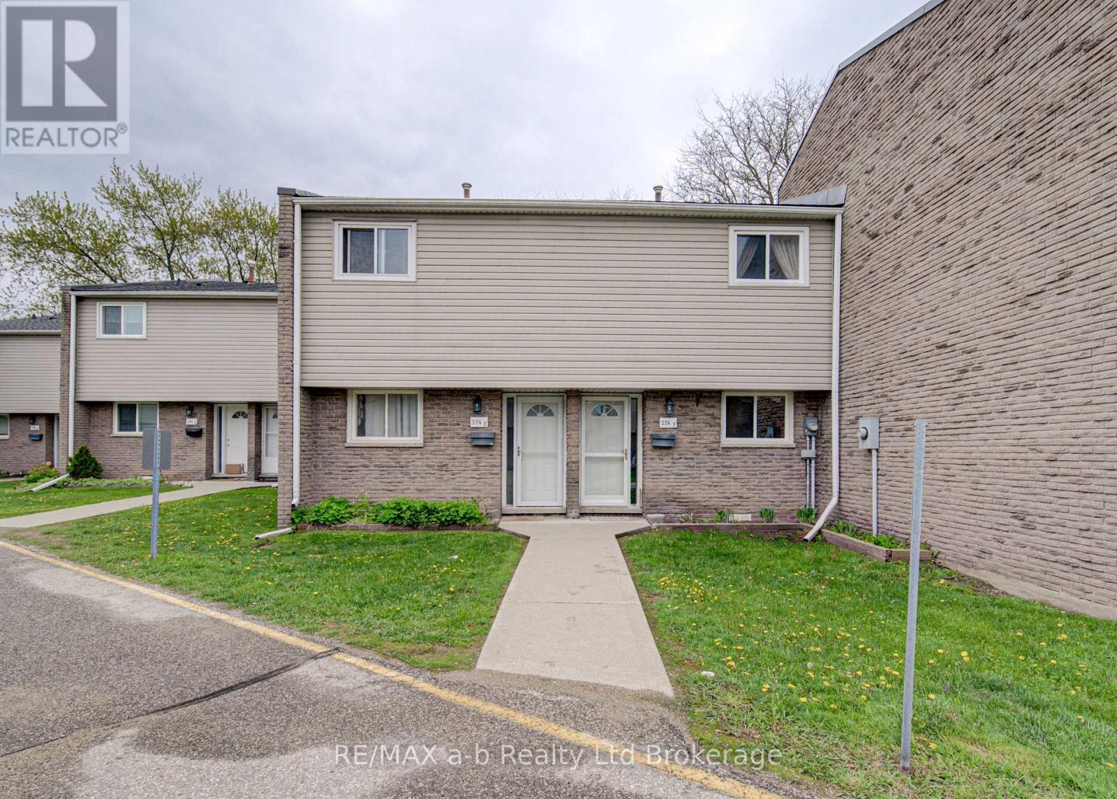 18 - 224F HARVARD PLACE, Waterloo