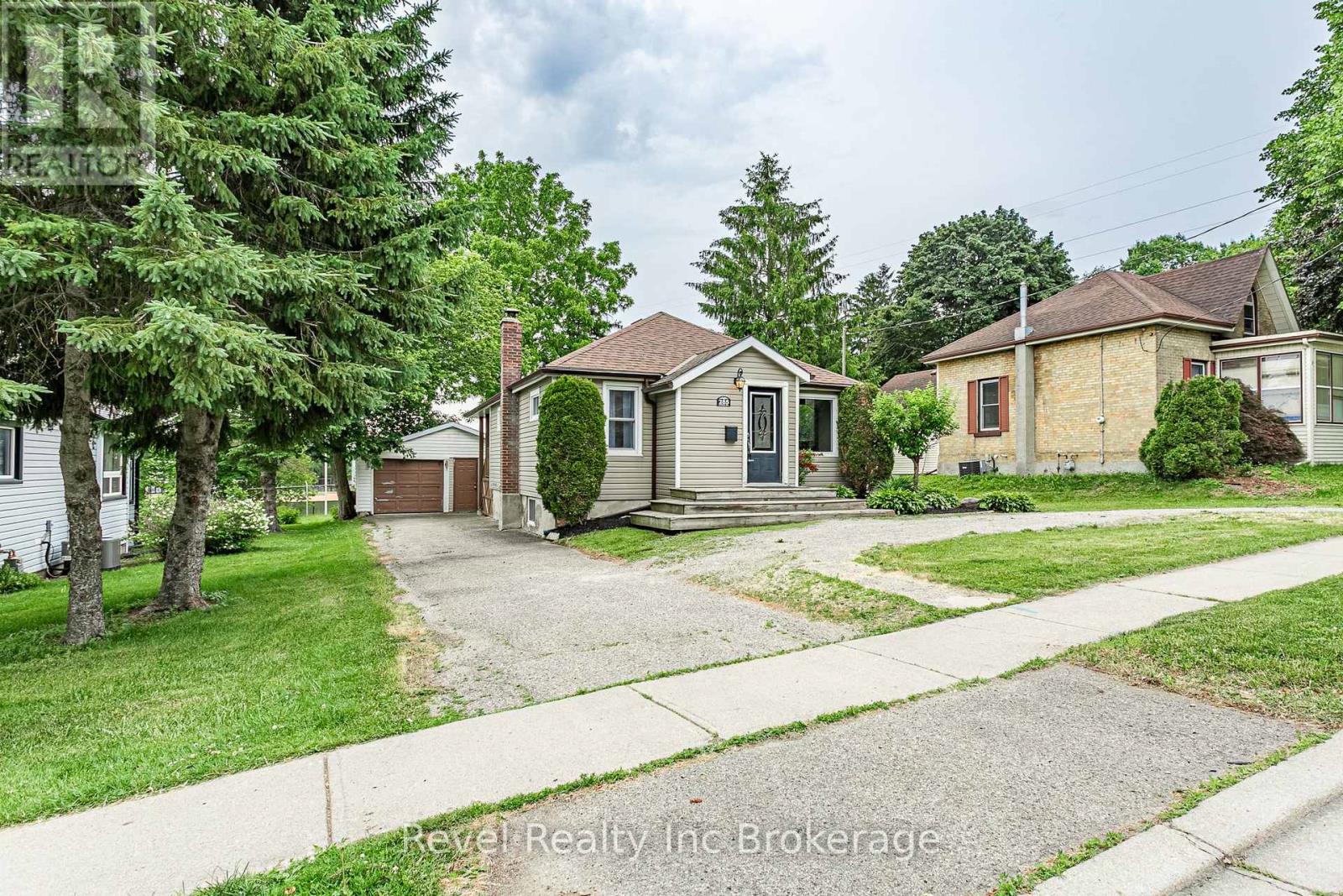 285 FINKLE STREET, Woodstock (Woodstock - South)