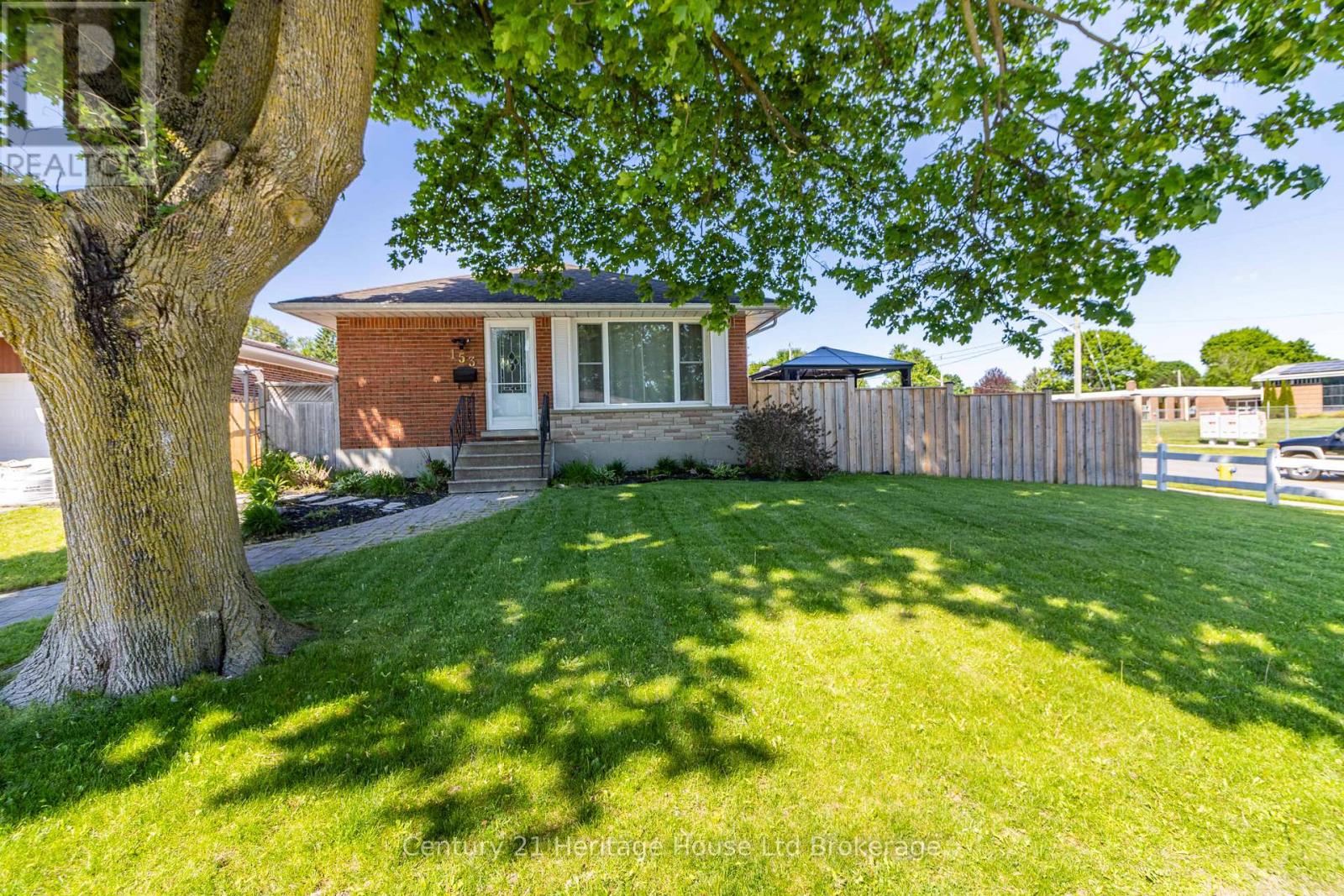 153 SPRINGBANK AVENUE N, Woodstock (Woodstock - North)