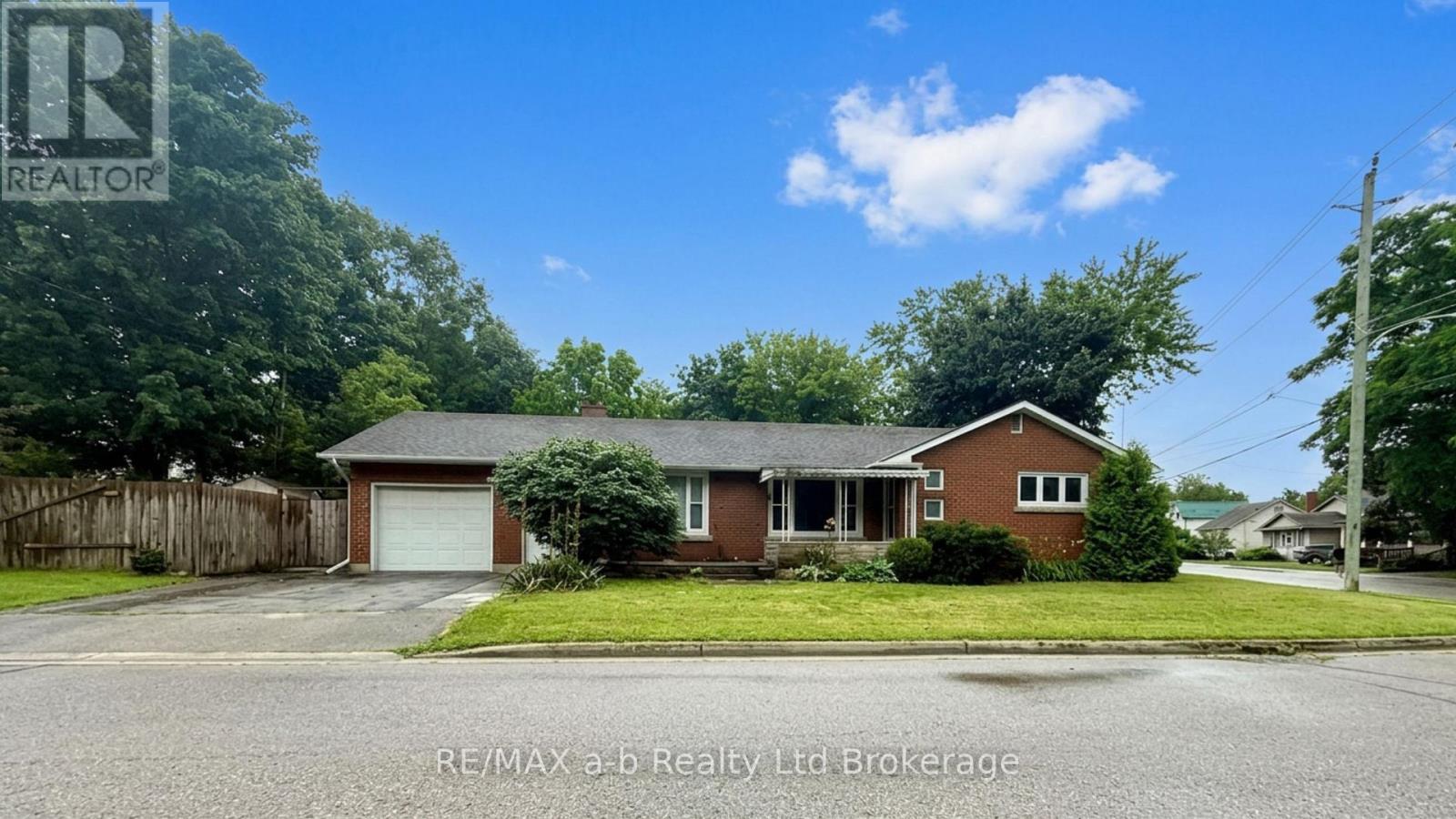 58 VICTORIA STREET, Tillsonburg