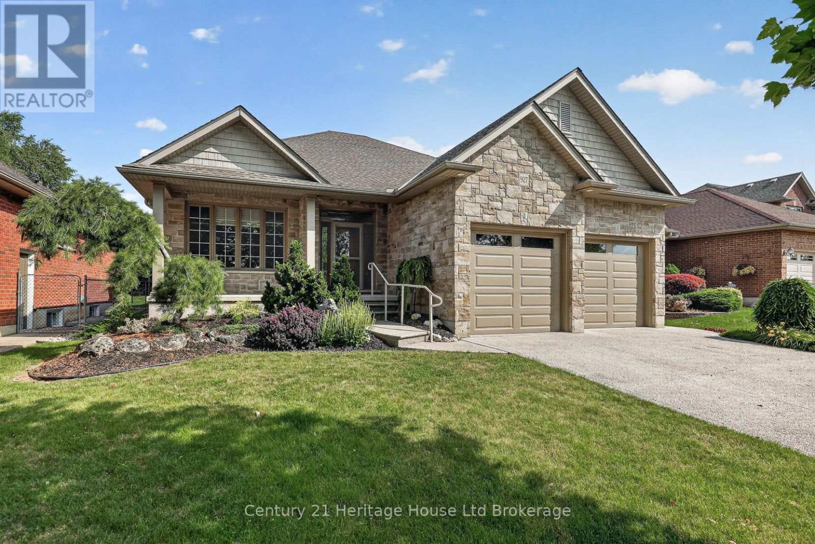 927 RIDGEWOOD DRIVE W, Woodstock (Woodstock - North)