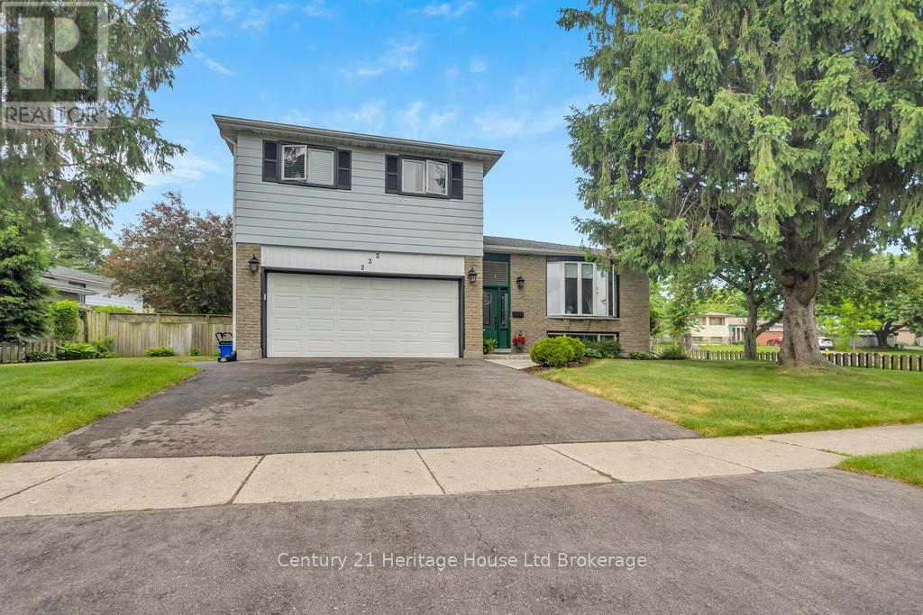 233 DIEFENBAKER DRIVE, Woodstock (Woodstock - North)