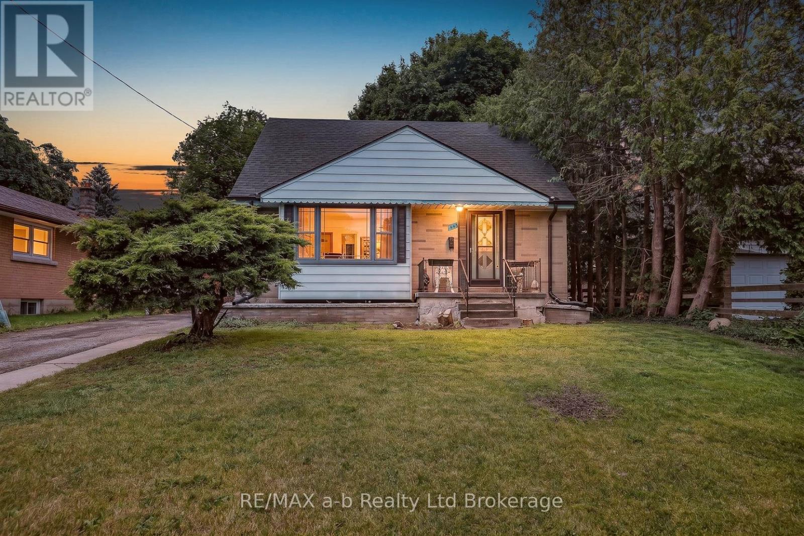 443 RIVERCREST DRIVE, Woodstock (Woodstock - North)