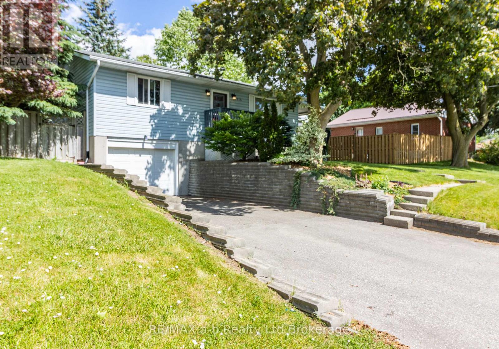 115 FYFE AVENUE, Woodstock (Woodstock - South)