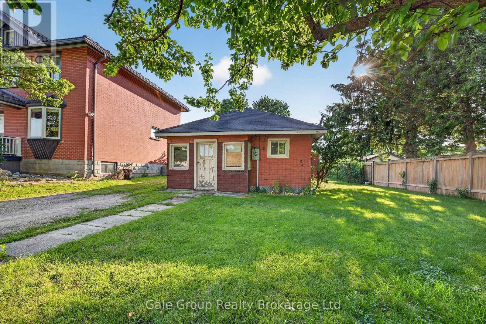 15 FIDLER AVENUE, Woodstock (Woodstock - North)