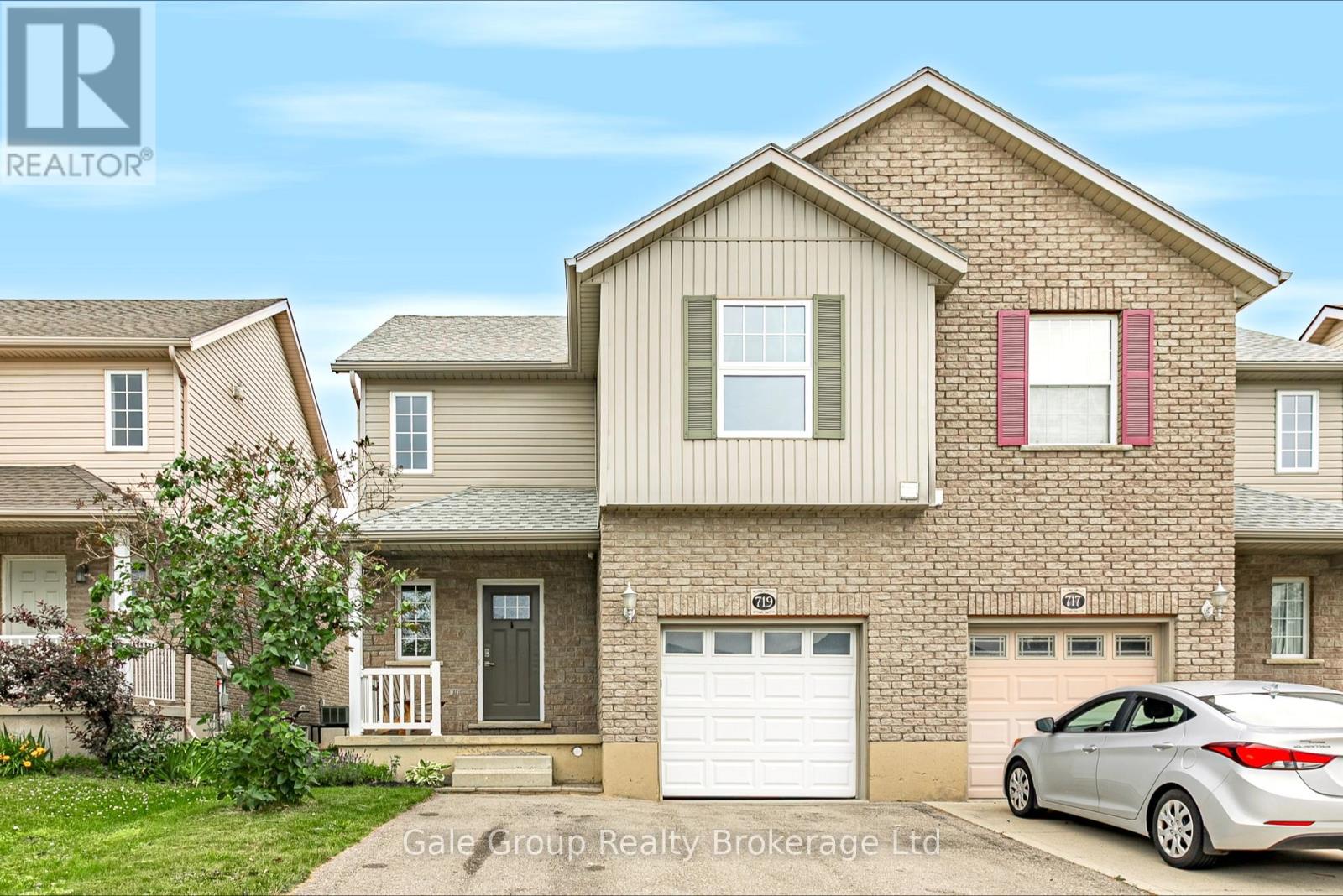 719 SOUTHWOOD WAY, Woodstock (Woodstock - South)