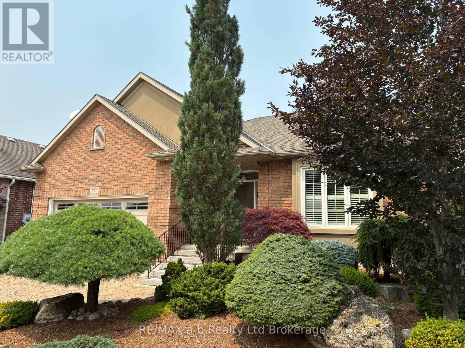 911 RIDGEWOOD DRIVE, Woodstock (Woodstock - North)