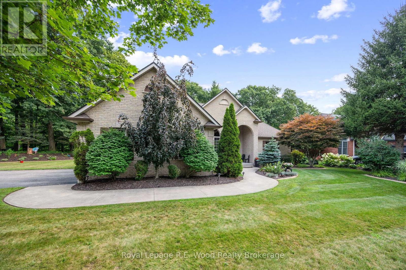 2 WHISPERING PINE LANE, Tillsonburg
