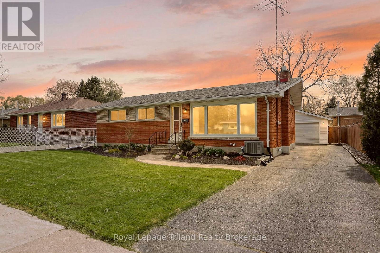 261 SPRINGBANK AVENUE N, Woodstock (Woodstock - North)