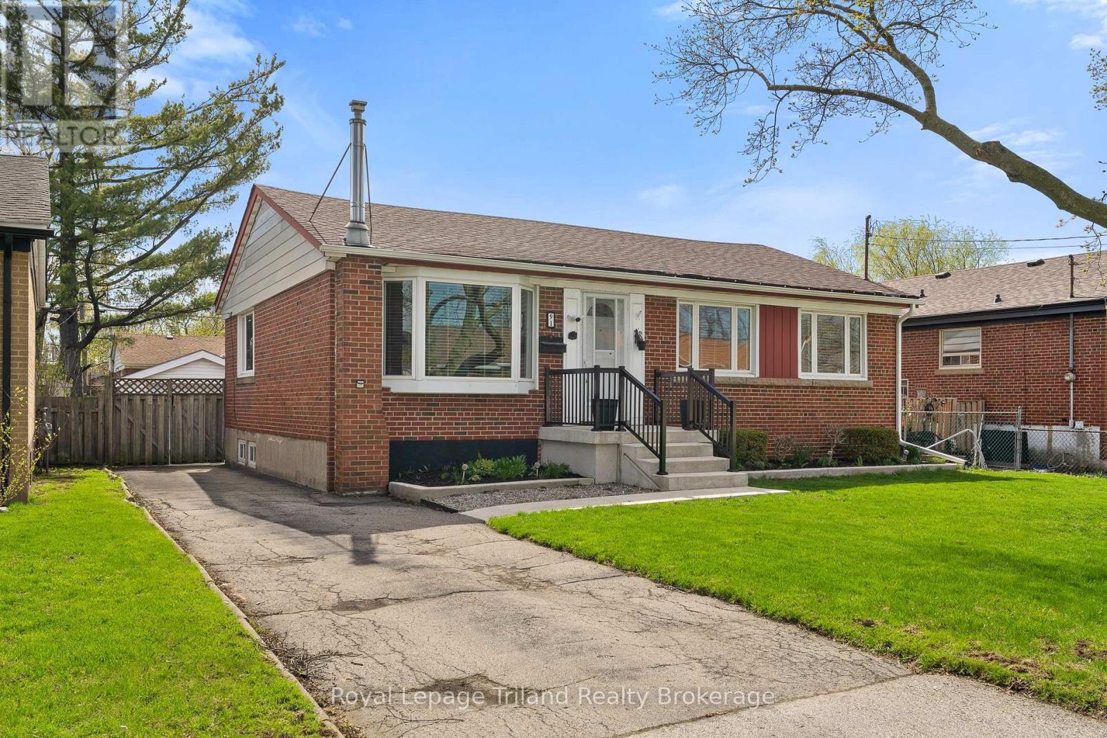 91 WISE CRESCENT, Hamilton (Huntington)