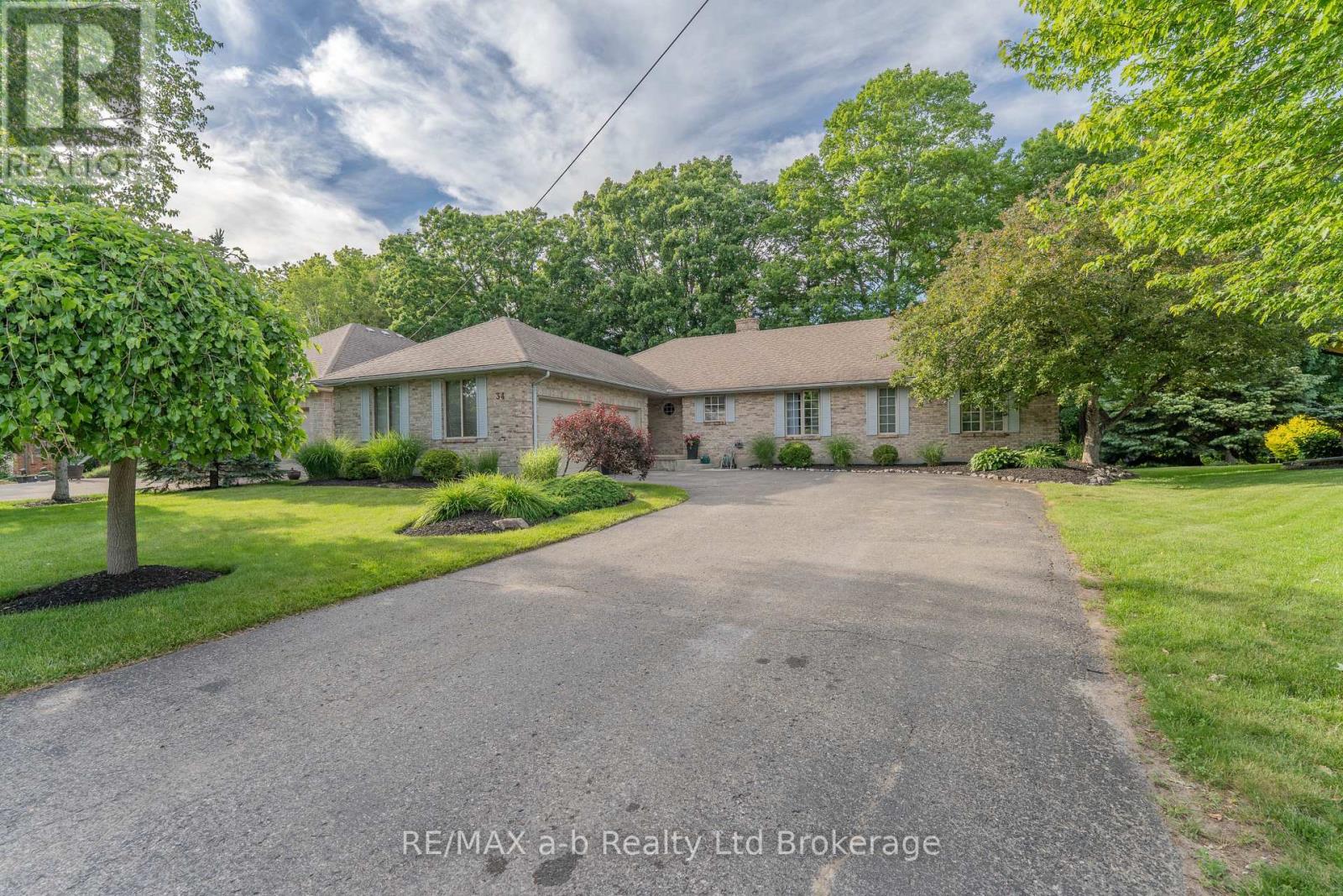 34 LORRAINE AVENUE, Tillsonburg