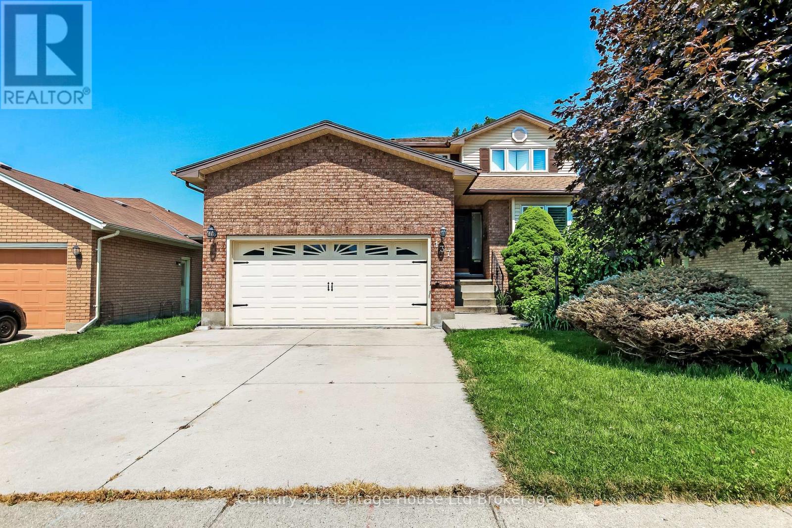 137 FIFTH AVENUE, Woodstock (Woodstock - South)