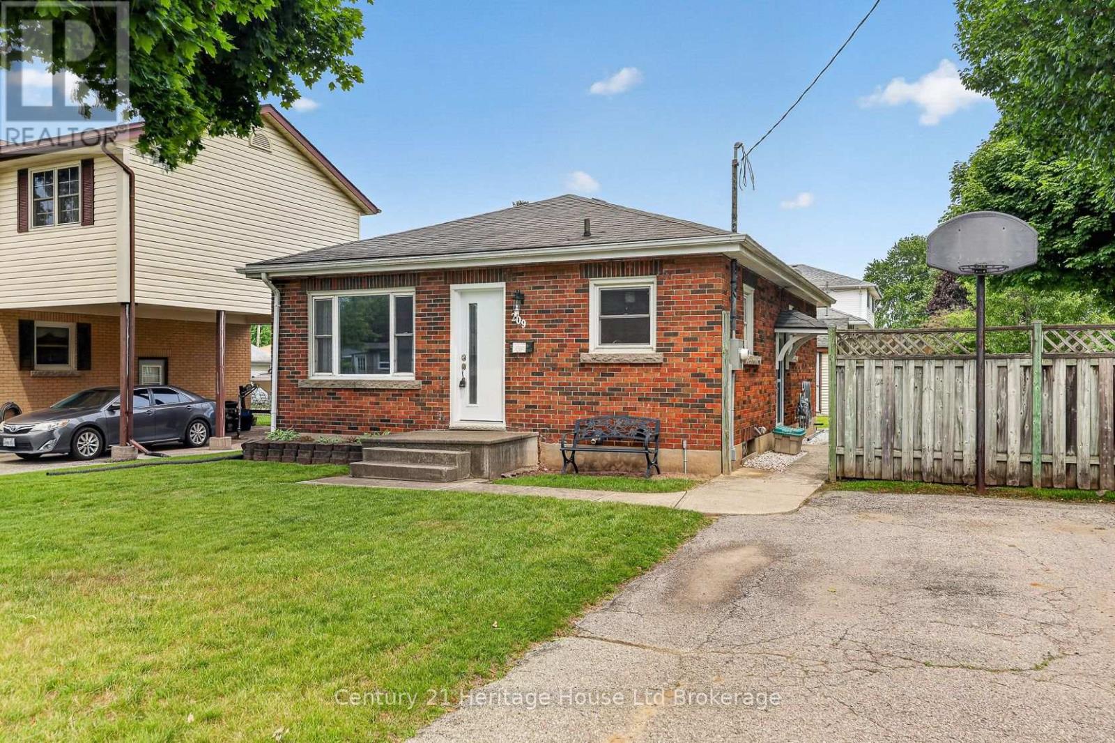 209 BUTLER STREET, Woodstock (Woodstock - South)