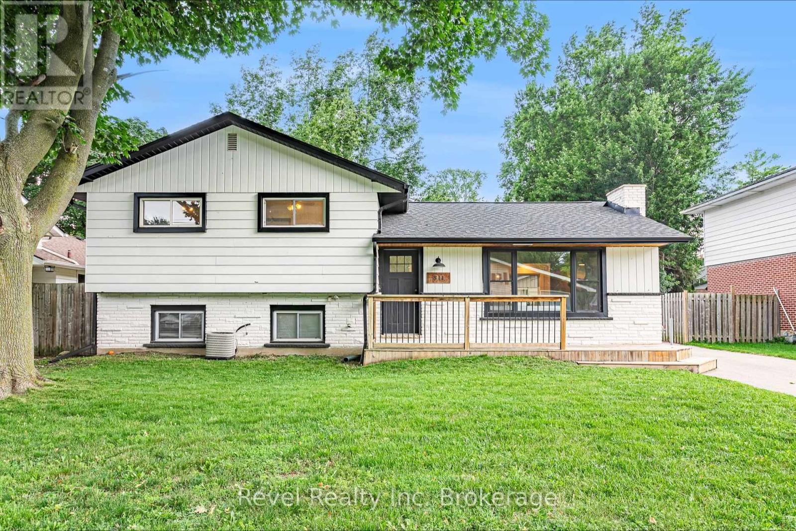 811 HUGHSON STREET, Woodstock (Woodstock - North)