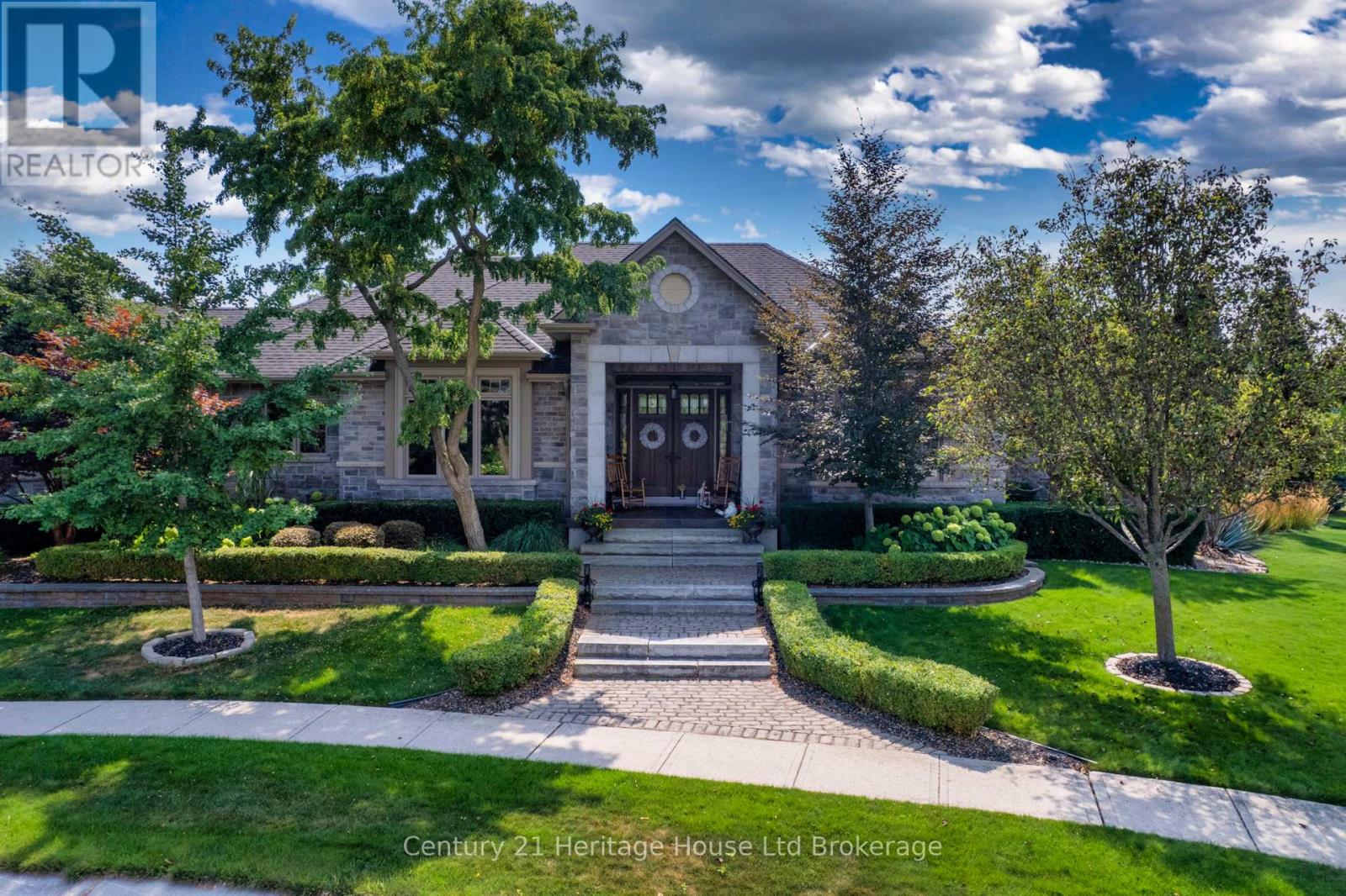 563 LAKEVIEW DRIVE, Woodstock (Woodstock - North)