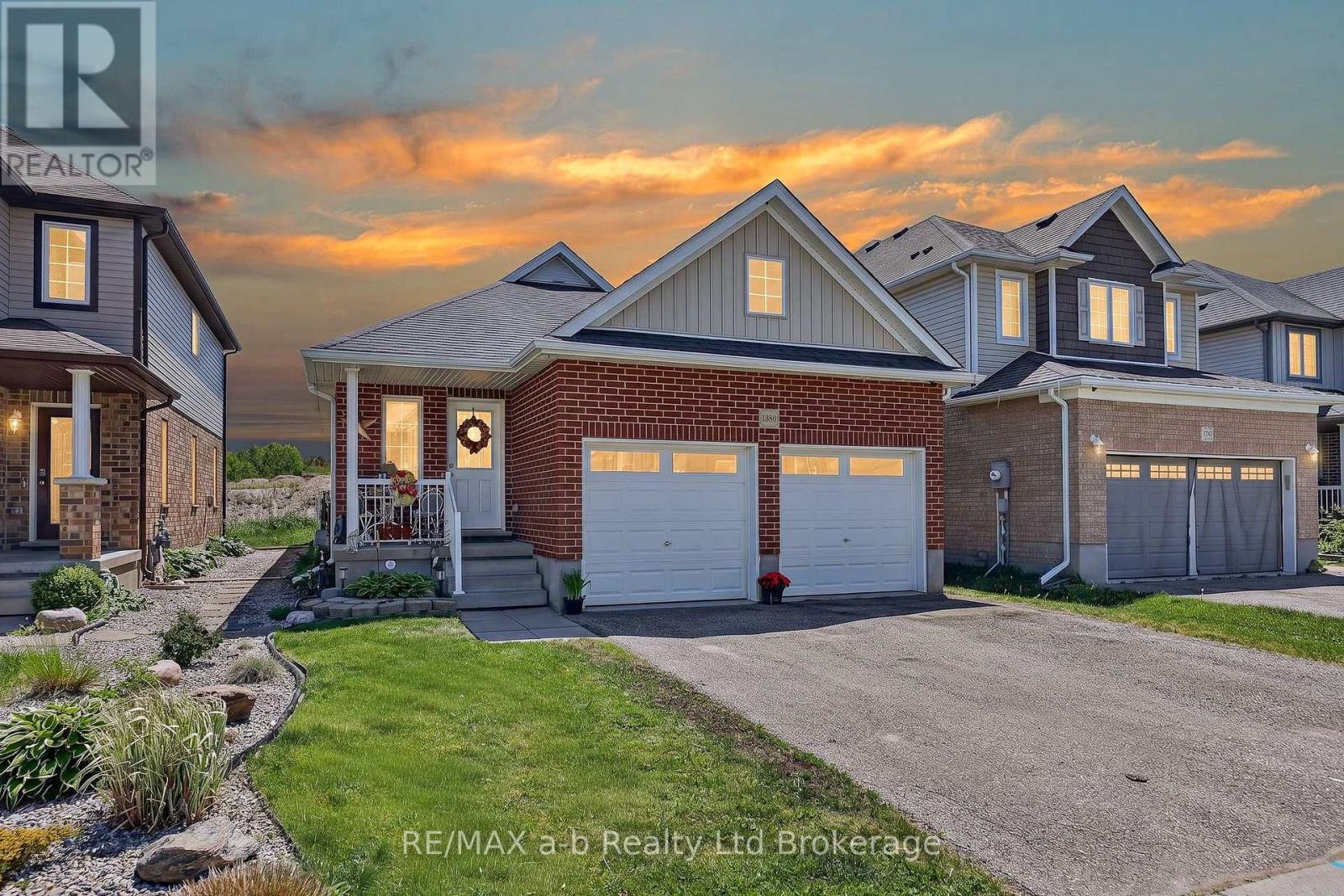 1380 CAEN AVENUE, Woodstock (Woodstock - North)