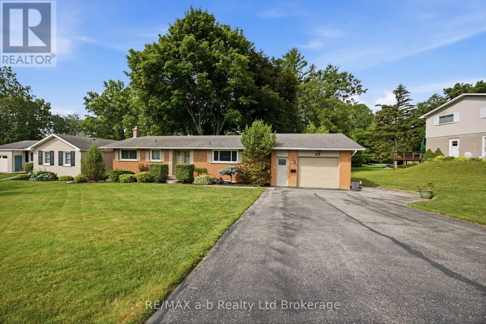 88 HILLSIDE AVENUE, Norfolk (Delhi)