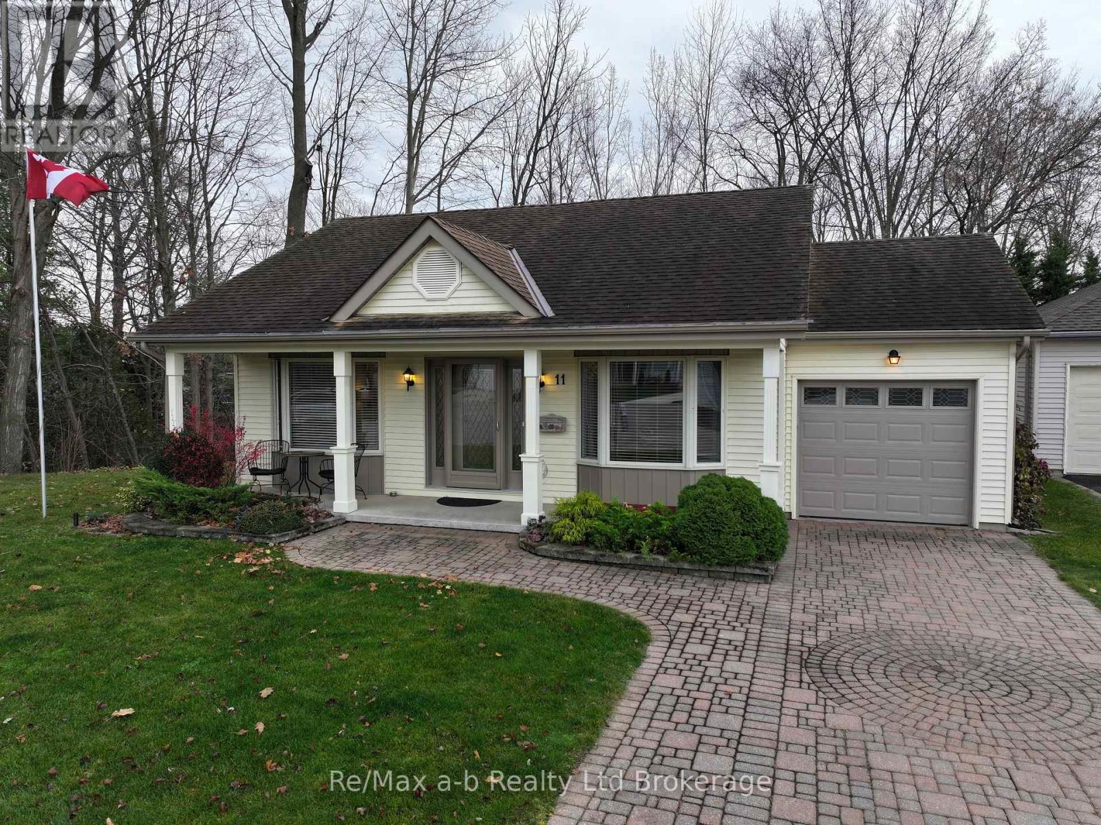 11 MCDONALD COURT, Tillsonburg