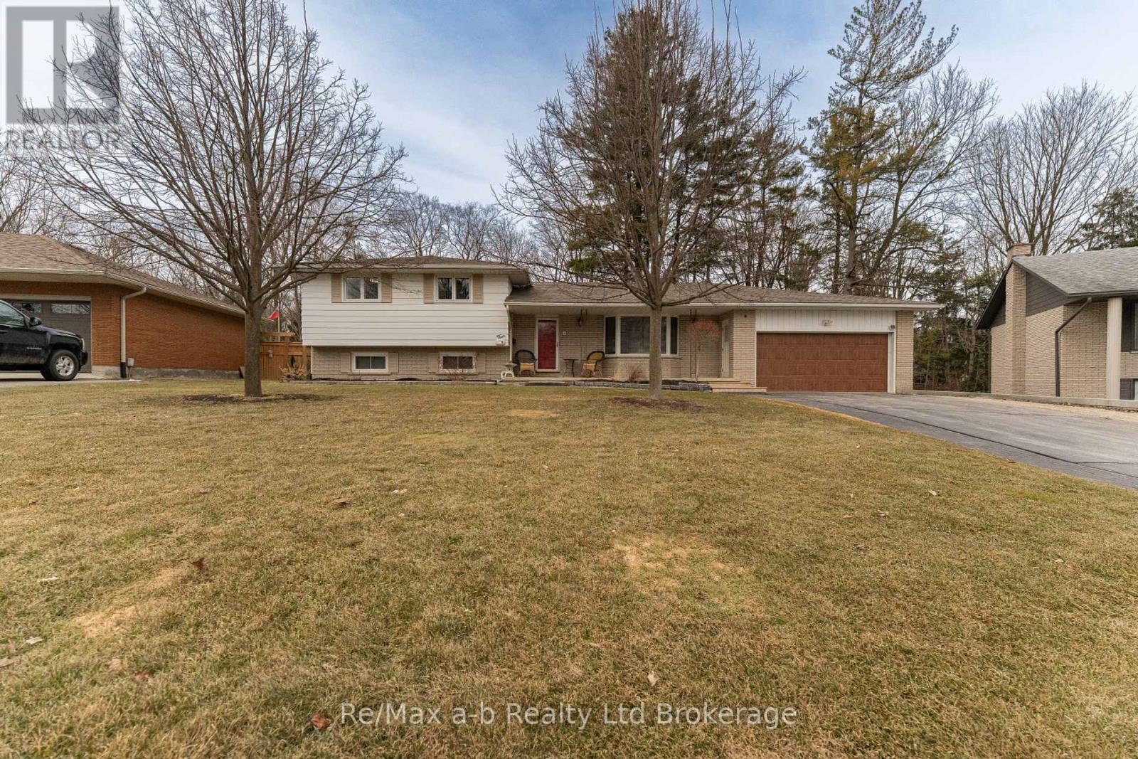 4 BURDOCK COURT, Tillsonburg