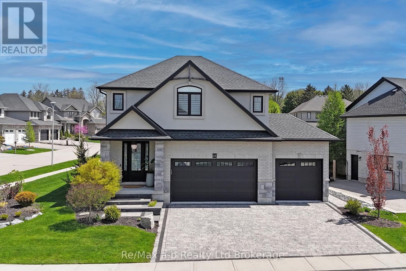 1236 ALBERNI ROAD, Woodstock (Woodstock - North)