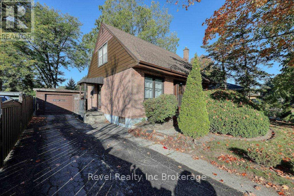 46 AILEEN DRIVE, Woodstock (Woodstock - South)