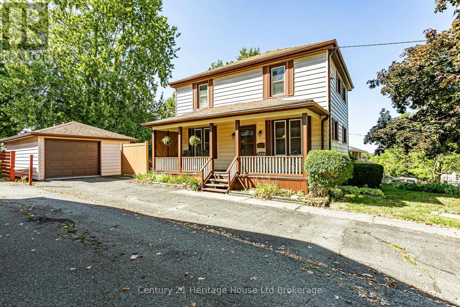 127 CLARKE STREET N, Woodstock (Woodstock - North)
