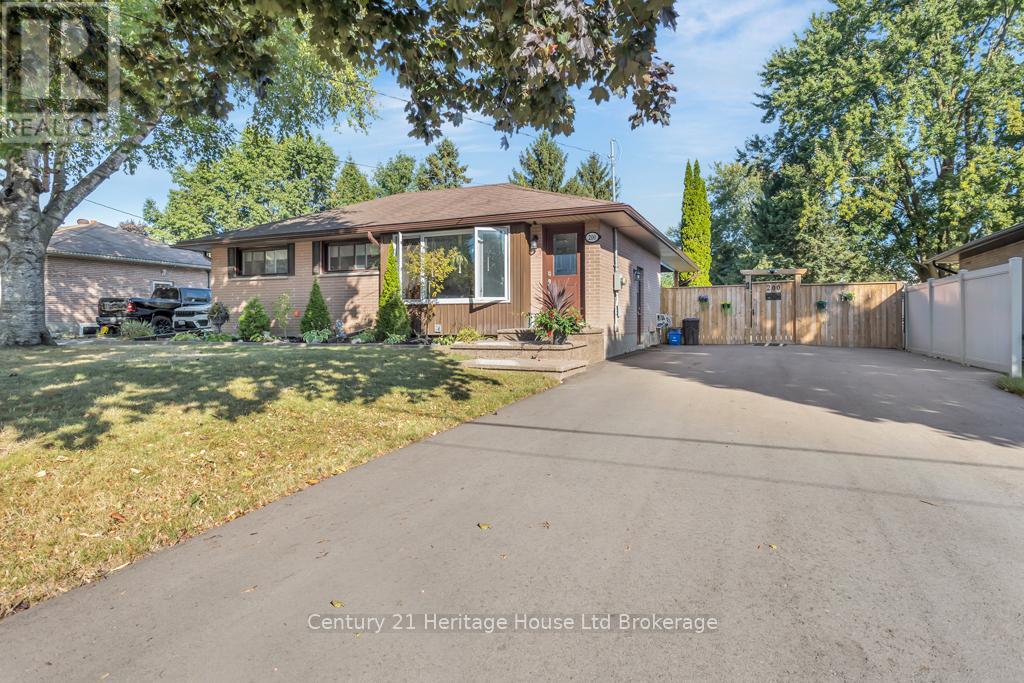 200 ELIZABETH STREET, Zorra (Thamesford)