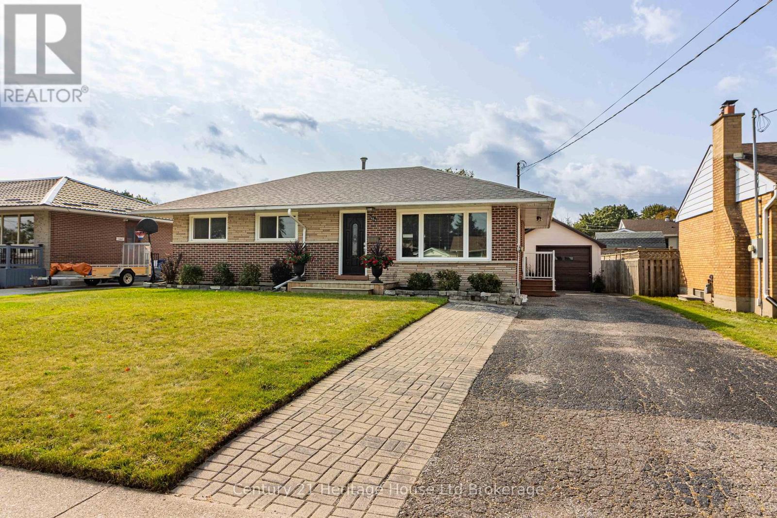 1064 SOVEREIGN ROAD, Woodstock (Woodstock - North)